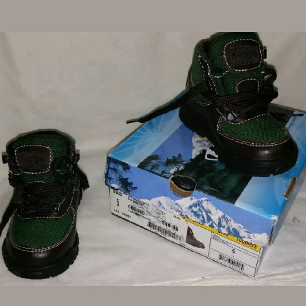 Vasque toddler boots size 5